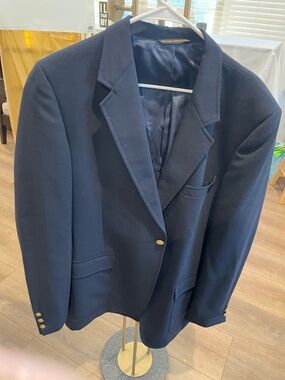 Classic Navy Men's Single-Breasted Blazer